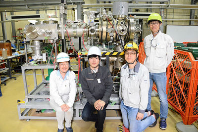 茨城大学大学院生 中沢雄河さんが<br />「負ミュオニウムイオンの加速実験を成功に導いた負水素イオン源を開発」