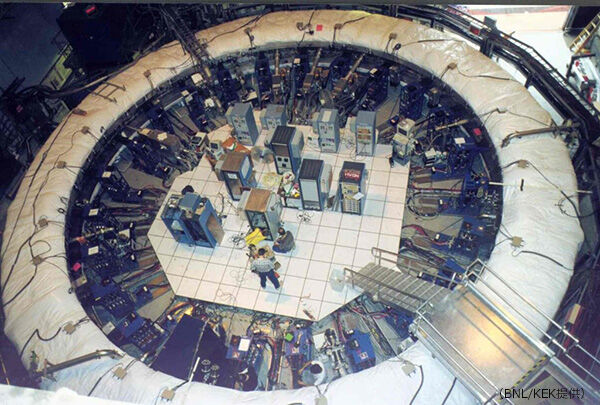 KEK参加のミューオンg-2の精密測定にブレークスルー賞 半世紀かけ7桁に迫る</br>標準理論の検証を評価【KEK site】